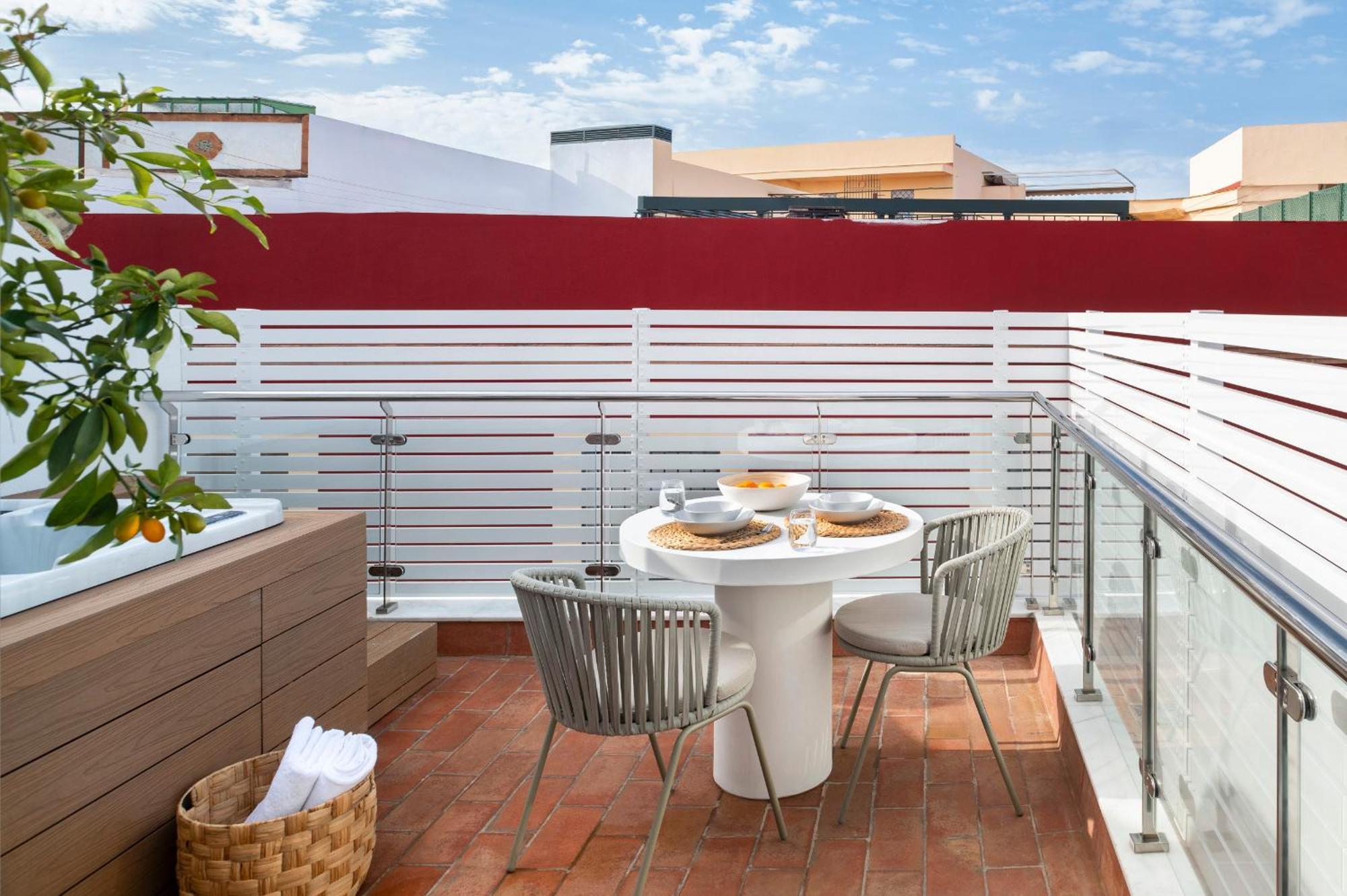 Magno Apartments Santa Clara - Private Terraces With Jacuzzi Sevilha Exterior foto